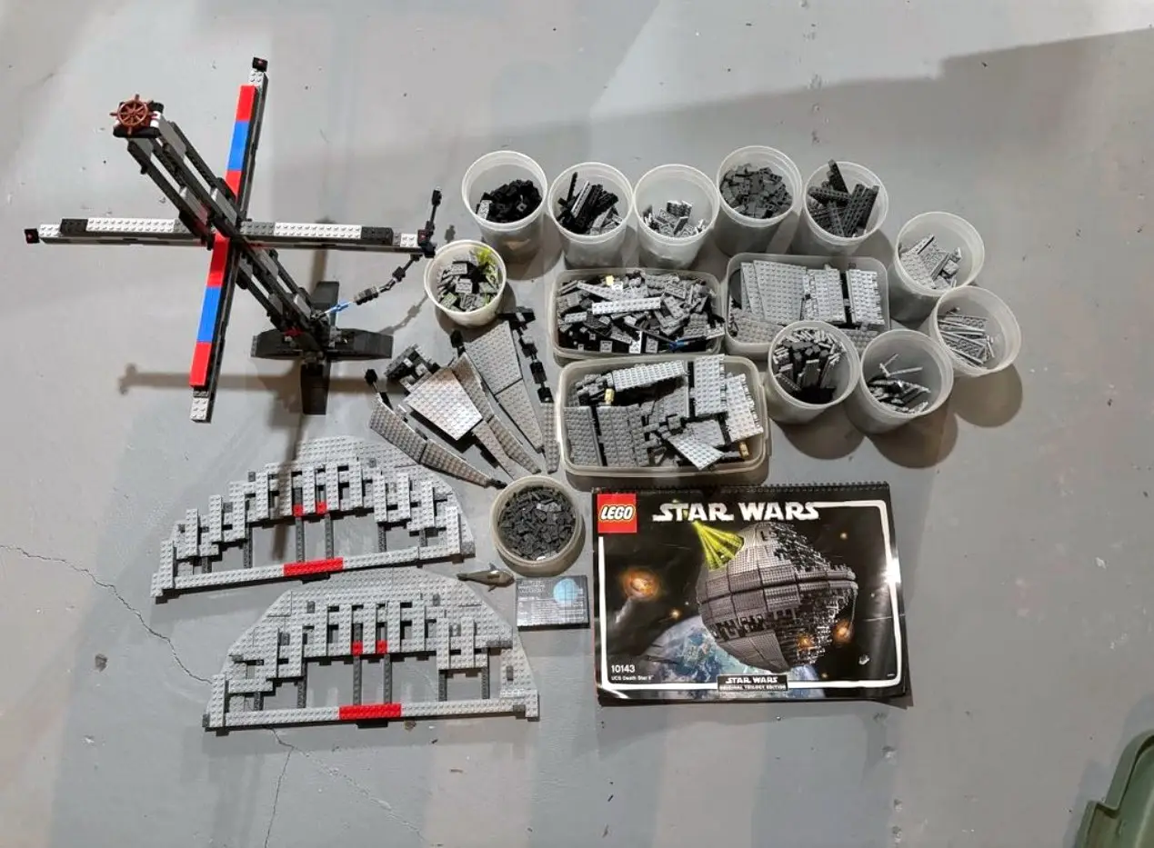 Death Star II, Disassembled, photograph 1