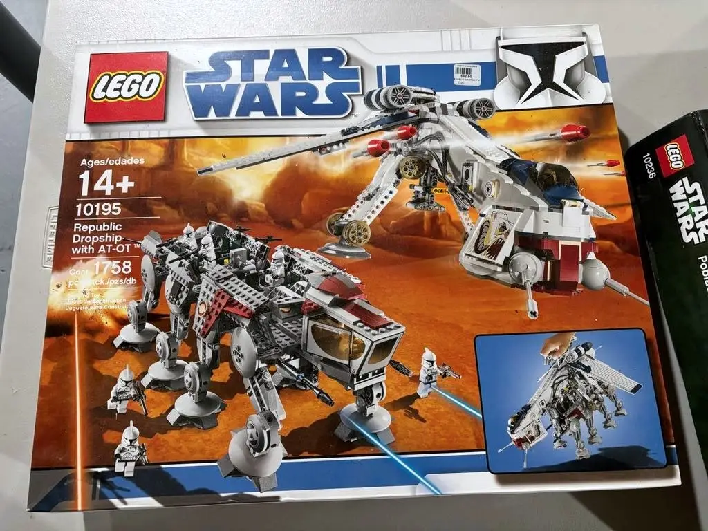 Republic Dropship with AT-OT, photograph 1